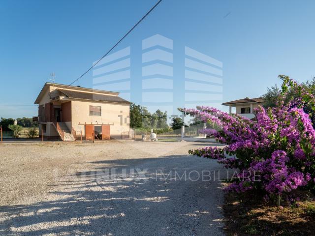 Villetta indipendente in vendita di 155 m² in Strada del Confine