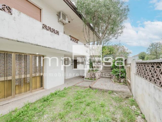 Villetta indipendente in vendita di 156 m² in Via I Maggio, 5