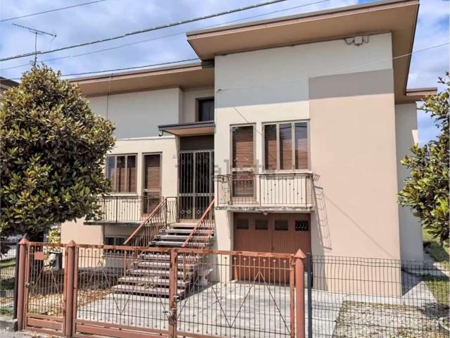 Villetta indipendente in vendita di 156 m² in Via Isonzo, 27