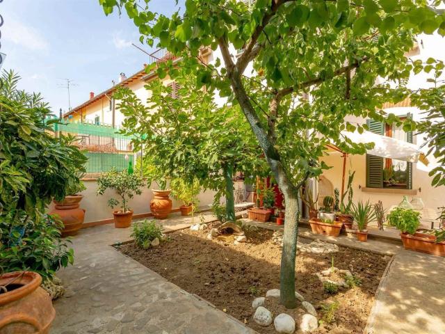 Villetta indipendente in vendita di 156 m² in Via Marco Roncioni, 10