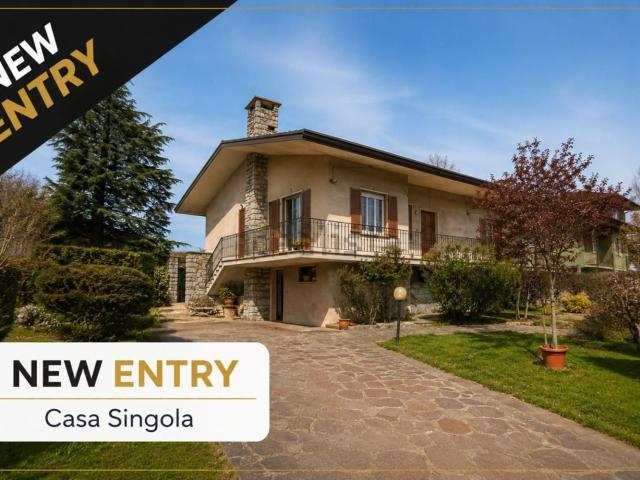 Villetta indipendente in vendita di 156 m² in Via Roma