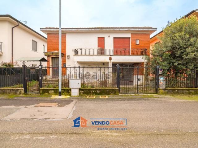 Villetta indipendente in vendita di 156 m² in Via Raffaello Sanzio, 10