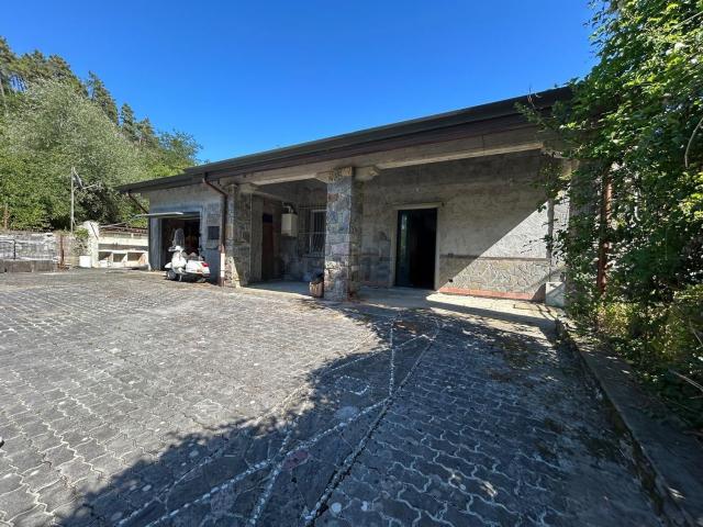 Villetta indipendente in vendita di 157 m² in Via Cerretta Bassa