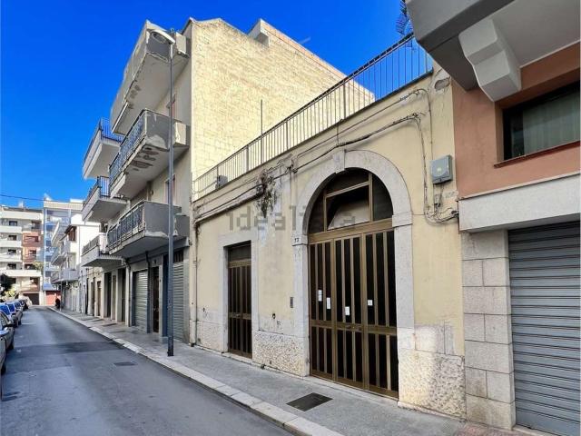Villetta indipendente in vendita di 157 m² in Via G. Leopardi, 73