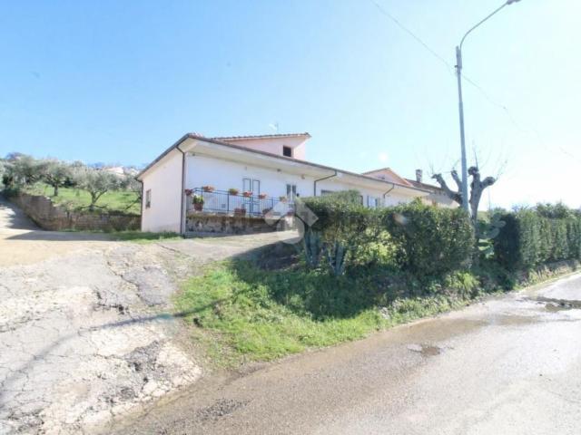 Villetta indipendente in vendita di 157 m² in Contrada Pescara, 16