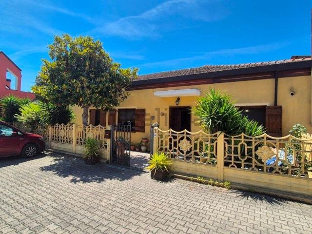 Villetta indipendente in vendita di 158 m² in Via Penne