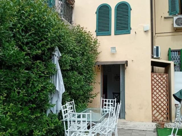Villetta indipendente in vendita di 158 m² in Viale M. Buonarroti