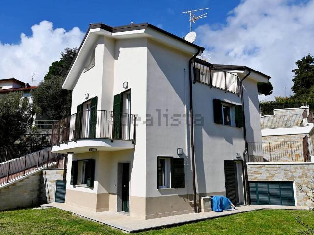 Villetta indipendente in vendita di 159 m² in Via Ranco, 34