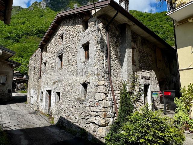 Villetta indipendente in vendita di 159 m² in Frazione Carpen, 33