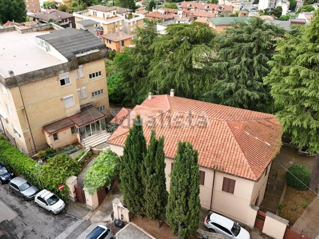 Villetta indipendente in vendita di 1600 m² in Piazza Trento e Trieste
