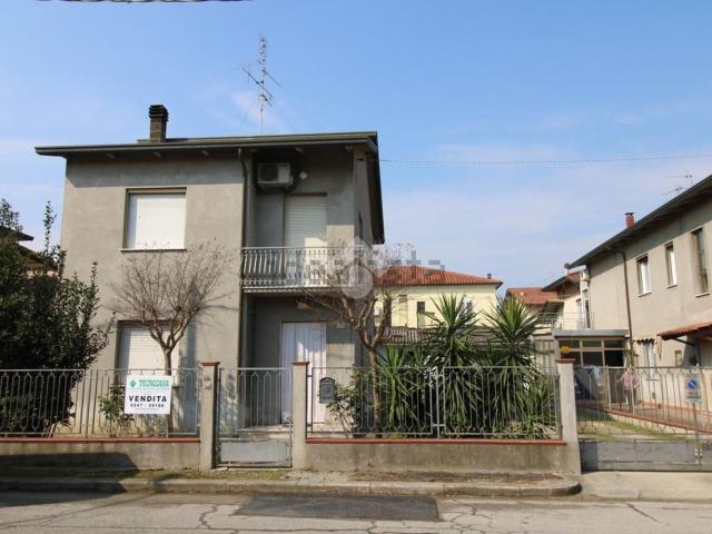Villetta indipendente in vendita di 160 m² in Via C. Battisti, 30