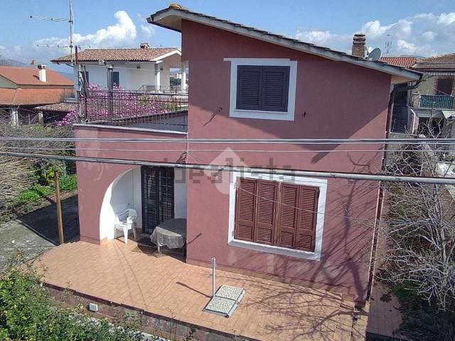 Villetta indipendente in vendita di 160 m² in Via Colle del Pero, 1