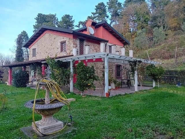 Villetta indipendente in vendita di 160 m² in Via Calamazza