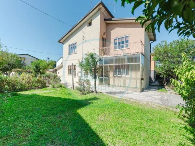 Villetta indipendente in vendita di 160 m² in Via Campania