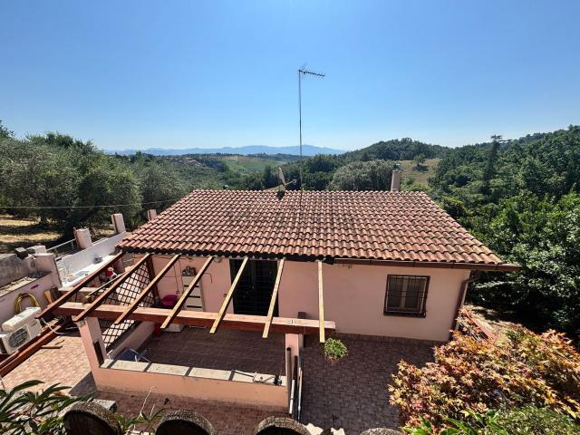 Villetta indipendente in vendita di 160 m² in Via Castelnuovo di Porto