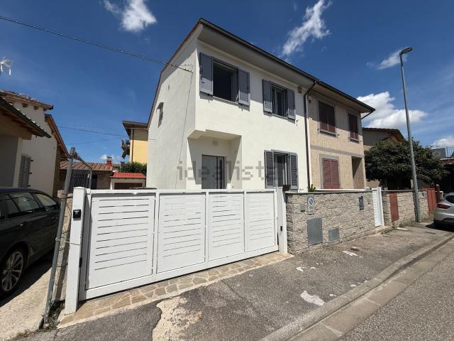 Villetta indipendente in vendita di 160 m² in Via Andrea Costa, 21