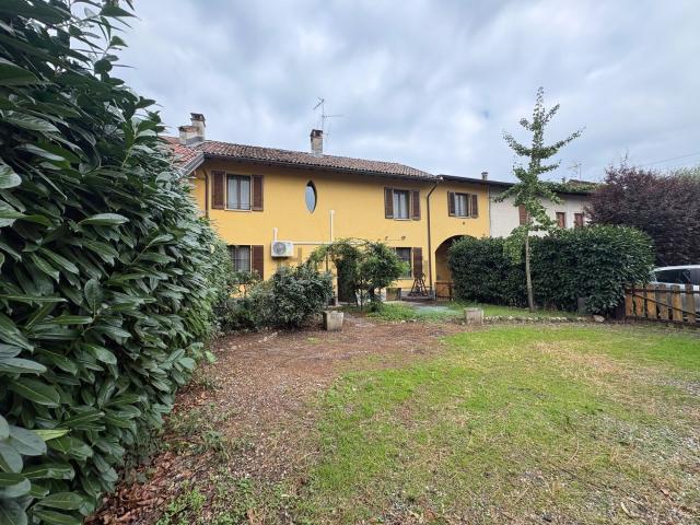 Villetta indipendente in vendita di 160 m² in Via Dante Alighieri