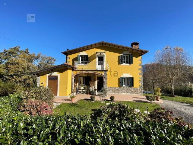 Villetta indipendente in vendita di 160 m² in Via di Salita