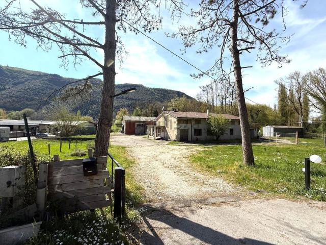 Villetta indipendente in vendita di 160 m² in Via Fonte Cottorella, 1