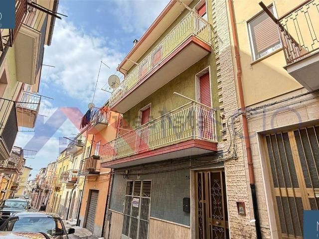 Villetta indipendente in vendita di 160 m² in Via Fratelli Cairoli, 76
