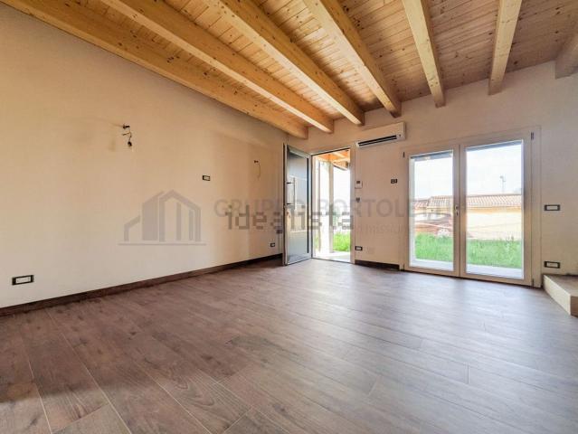 Villetta indipendente in vendita di 160 m² in Via Leto Pomponio