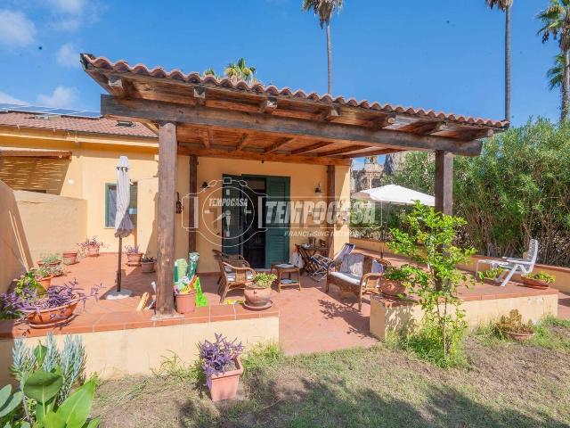 Villetta indipendente in vendita di 160 m² in Via Lungomare