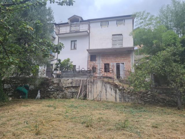 Villetta indipendente in vendita di 160 m² in Via monte gelbison, 32