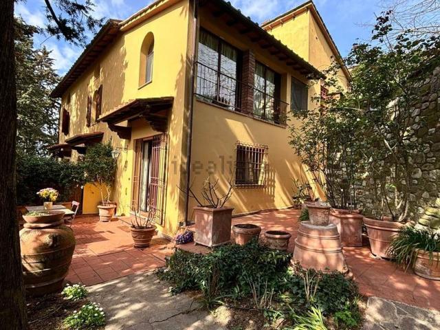 Villetta indipendente in vendita di 160 m² in Via Montelupo