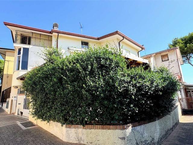 Villetta indipendente in vendita di 160 m² in Via San Lorenzo in Correggiano