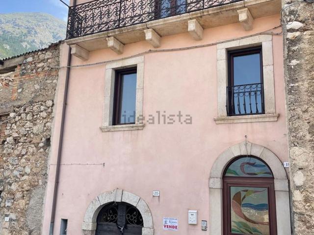 Villetta indipendente in vendita di 160 m² in Via Sant&apos Angelo, 18