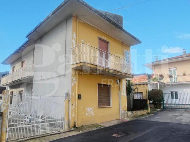 Villetta indipendente in vendita di 160 m² in Via Silvio Pellico