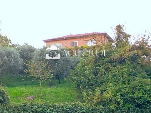 Villetta indipendente in vendita di 160 m² in Via Roma