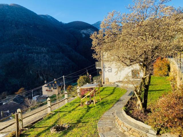 Villetta indipendente in vendita di 160 m² in Via Roma