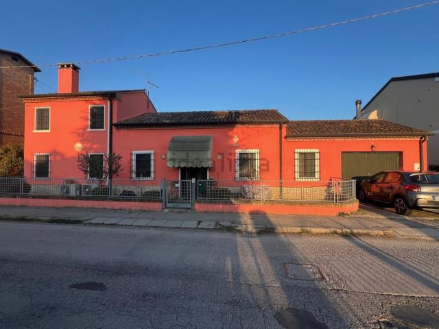 Villetta indipendente in vendita di 160 m² in Via Teonghio, 33