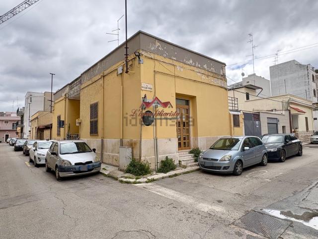 Villetta indipendente in vendita di 160 m² in Via Vittorio Alfieri
