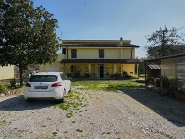 Villetta indipendente in vendita di 160 m² in Strada Santa Croce, 55