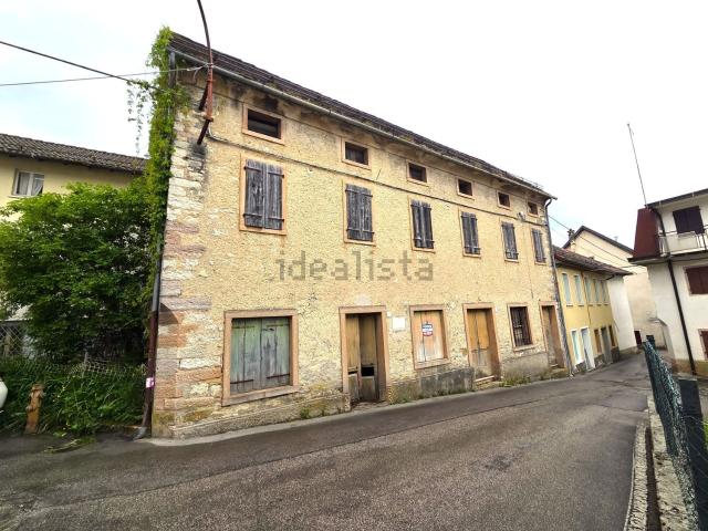 Villetta indipendente in vendita di 162 m² in Via Roma, 25