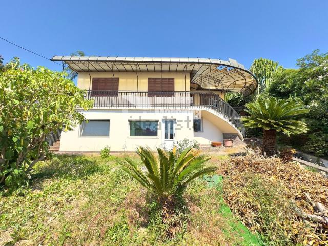 Villetta indipendente in vendita di 163 m² in Via Gabriele D&apos Annunzio