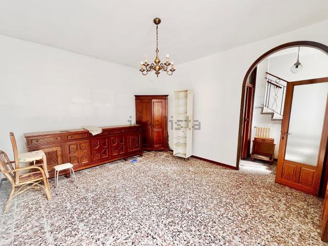 Villetta indipendente in vendita di 163 m² in Via Dante Alighieri