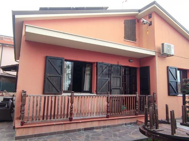 Villetta indipendente in vendita di 163 m² in Via MONTE COCO