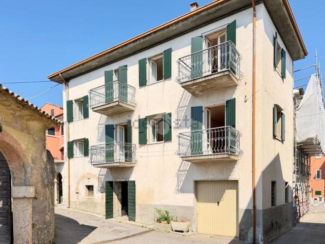 Villetta indipendente in vendita di 164 m² in Via Fratelli Canestrari, 8