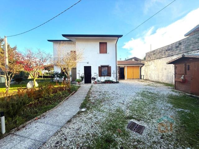 Villetta indipendente in vendita di 164 m² in Via Latisana, 36