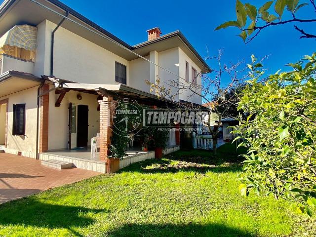 Villetta indipendente in vendita di 164 m² in Via Pontremoli, 111