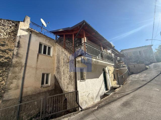 Villetta indipendente in vendita di 165 m² in Via cerreto