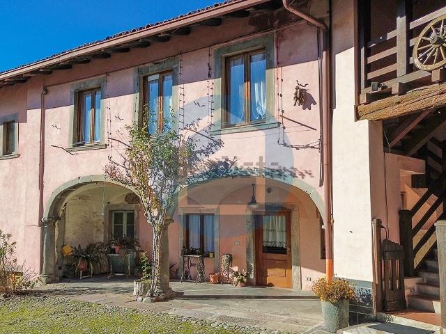 Villetta indipendente in vendita di 165 m² in Via Antonio Locatelli