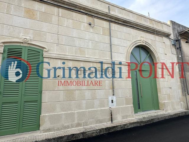 Villetta indipendente in vendita di 165 m² in Via Francesco Crispi, 36