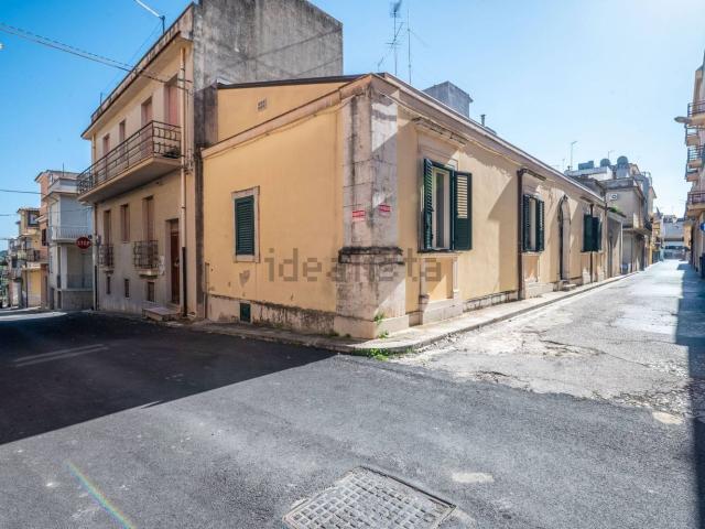 Villetta indipendente in vendita di 165 m² in Via Mongibello, 9