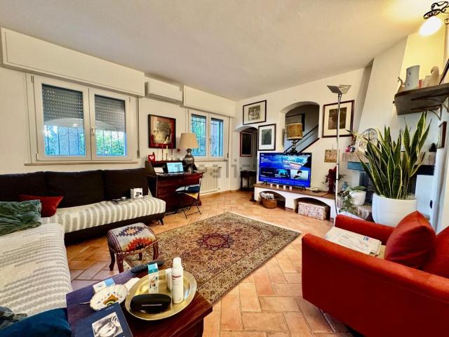 Villetta indipendente in vendita di 165 m² in Via Monte San Gabriele