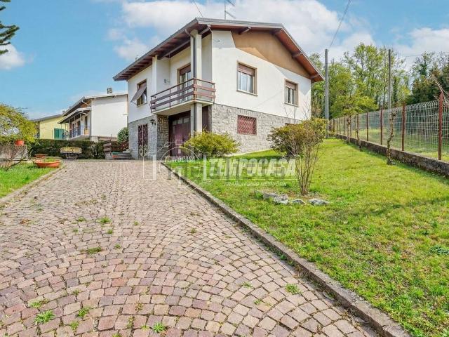 Villetta indipendente in vendita di 165 m² in Via Roncasc