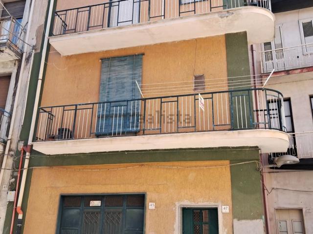 Villetta indipendente in vendita di 165 m² in Via Ugo Foscolo